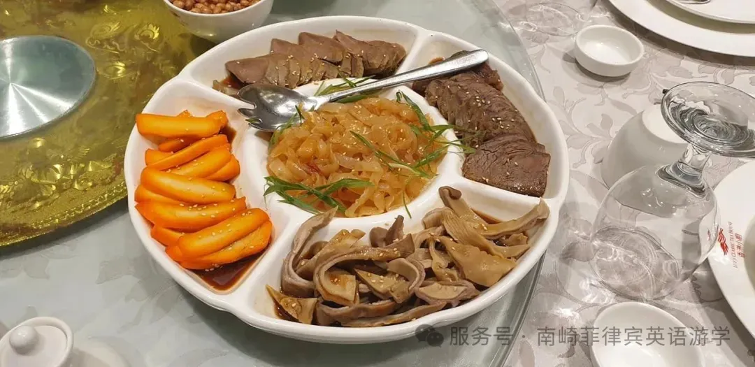 没有照片描述。