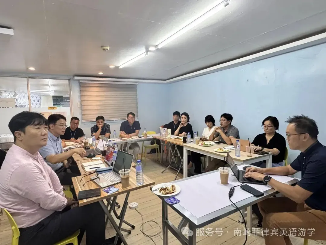 可能是包含下列内容的图片：7 位用户、一群人在学习和文字