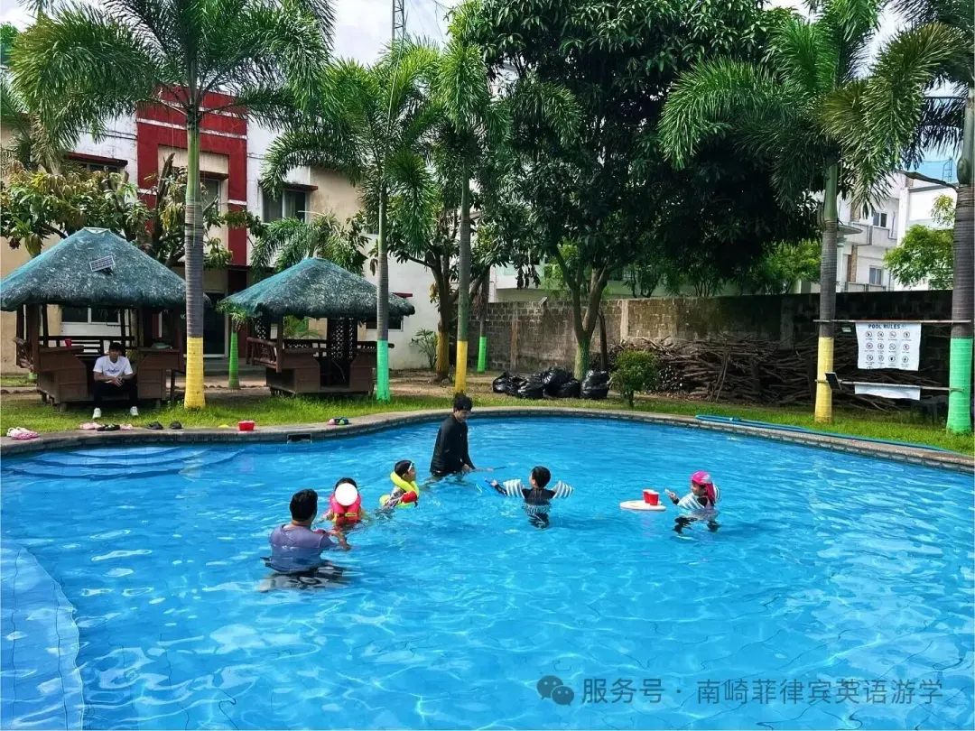 可能是包含下列内容的图片：游泳和水池